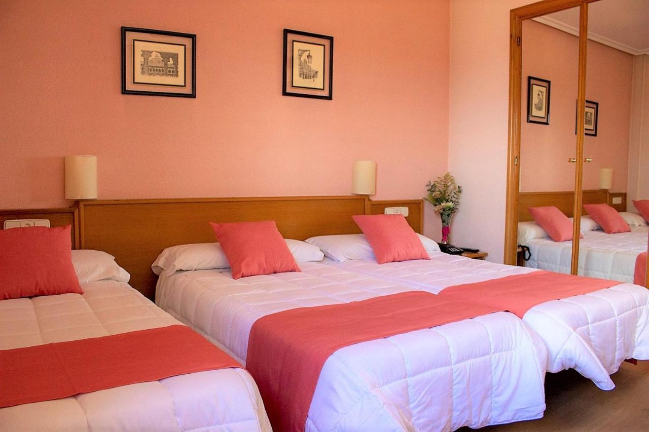 Hotel Helmantico Villares de la Reina Екстер'єр фото