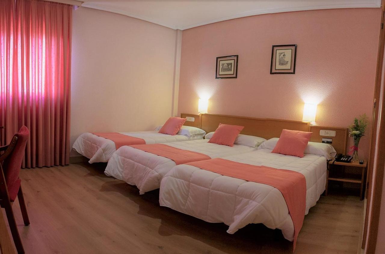 Hotel Helmantico Villares de la Reina Номер фото
