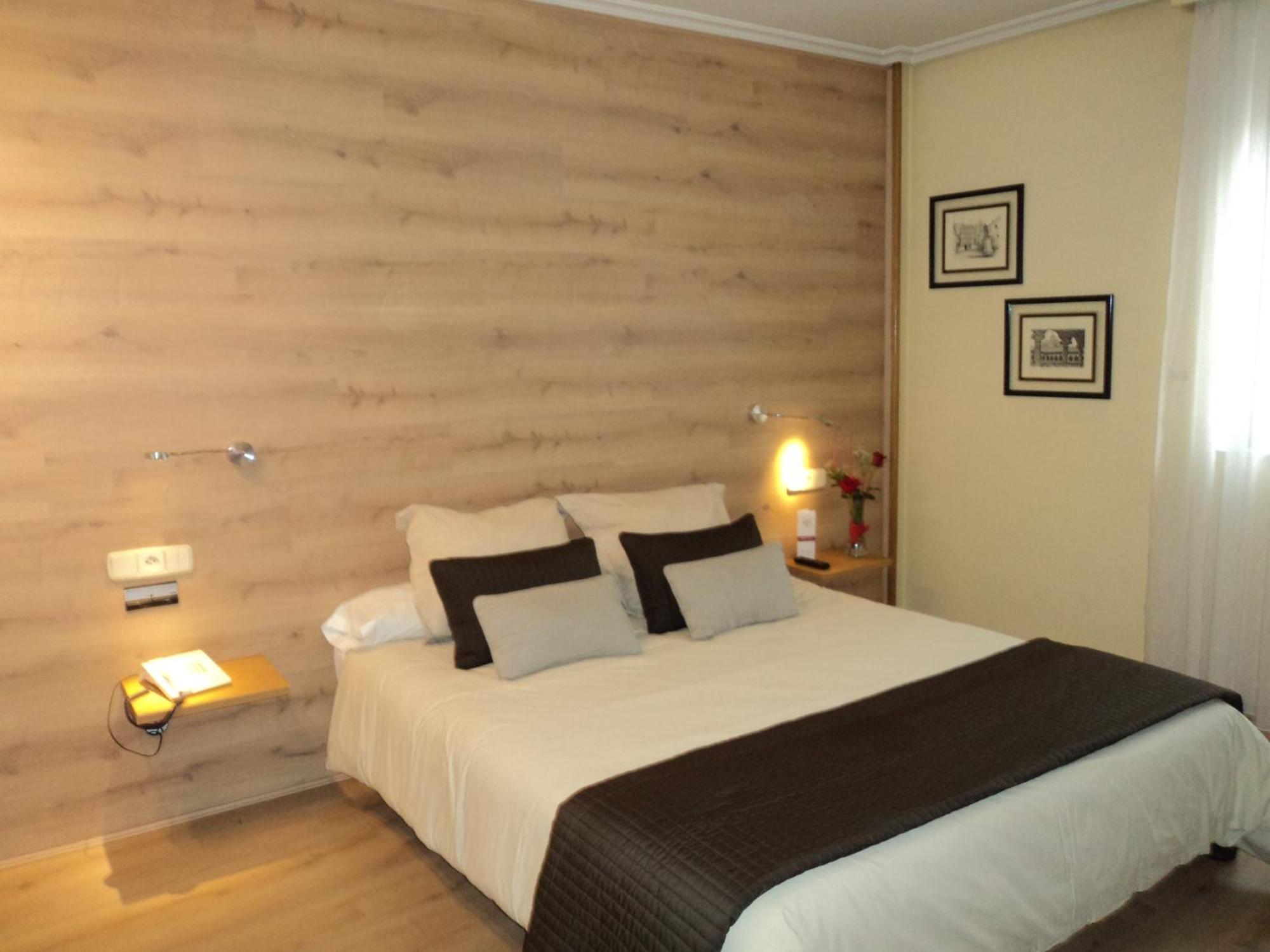 Hotel Helmantico Villares de la Reina Екстер'єр фото