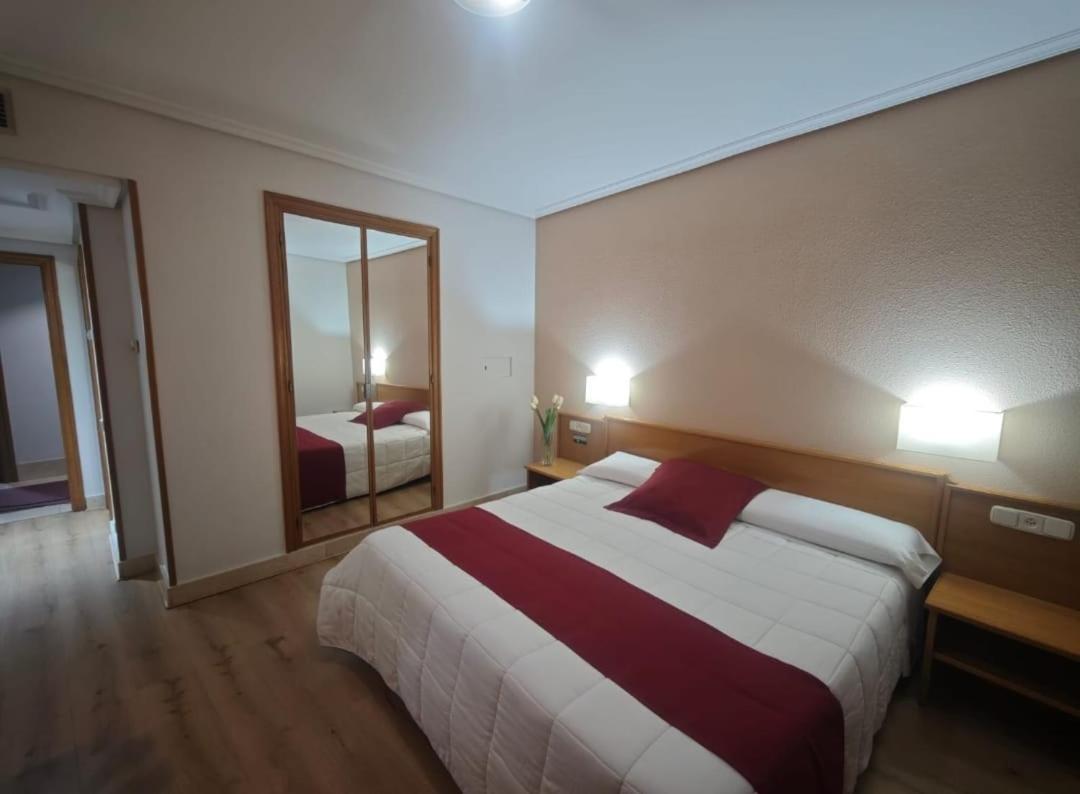 Hotel Helmantico Villares de la Reina Екстер'єр фото