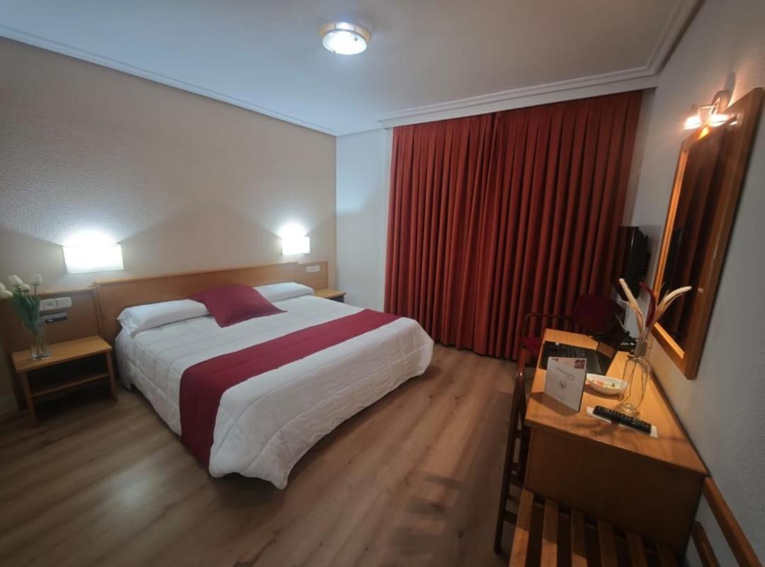 Hotel Helmantico Villares de la Reina Екстер'єр фото