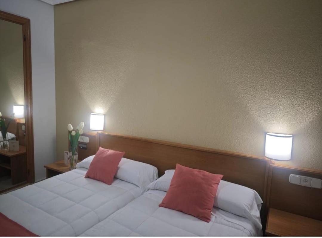 Hotel Helmantico Villares de la Reina Екстер'єр фото