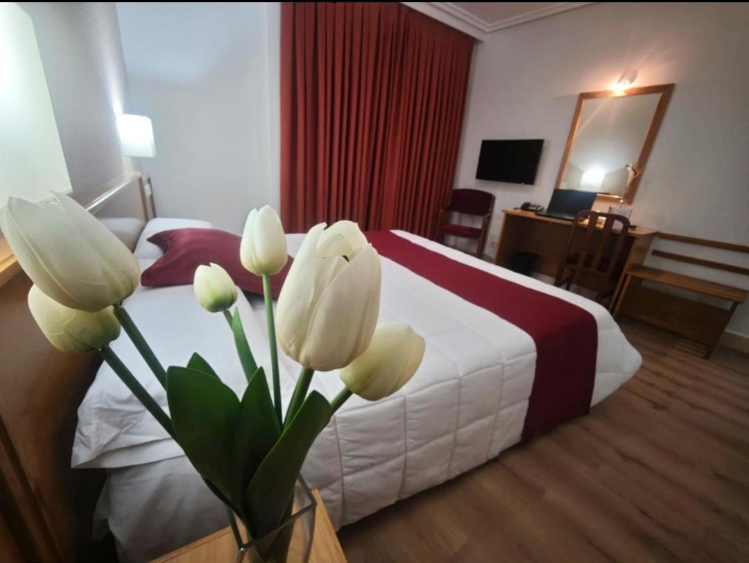 Hotel Helmantico Villares de la Reina Екстер'єр фото